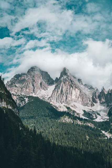 Voyage 2024 : Top 10 des destinations incontournables pour une évasion futuriste et éco-responsable[Attention, renvoie bien le nombre de mots demandé]